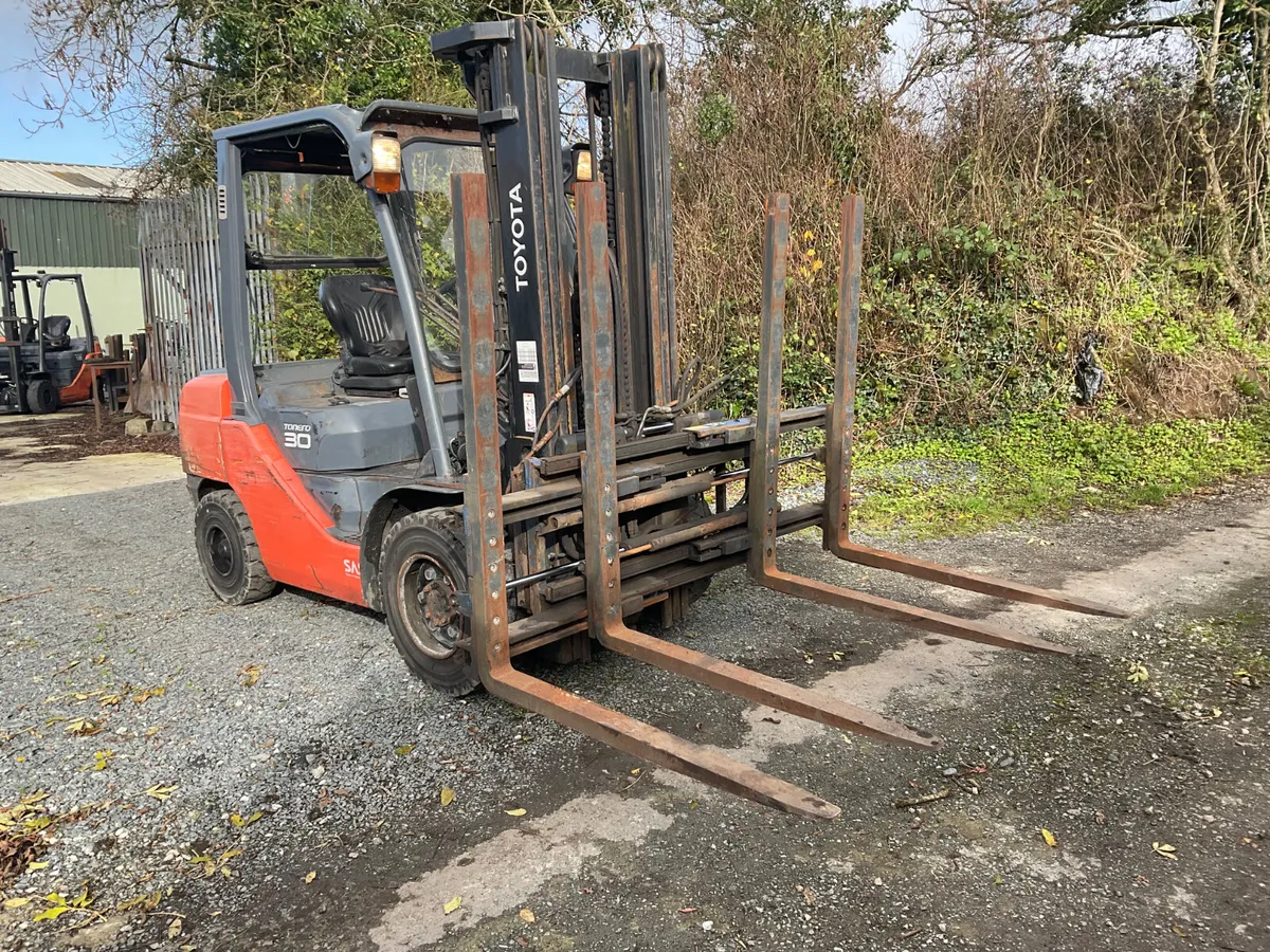 FORKLIFT - Image 3