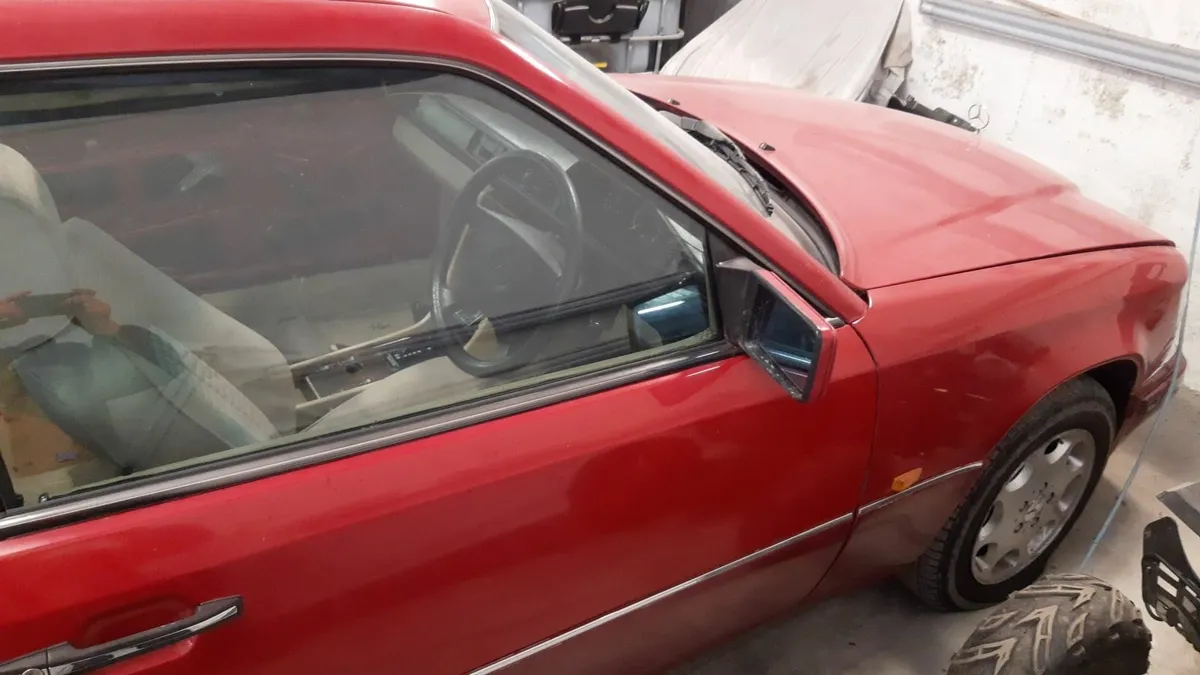 Mercedes 124 for parts Breaking - Image 2