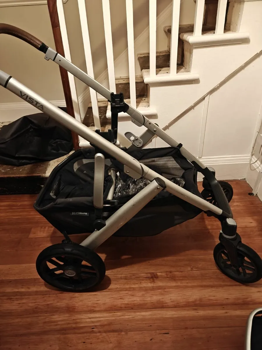 Uppababy VistaV2 Complete Cot Stroller and Car set - Image 4