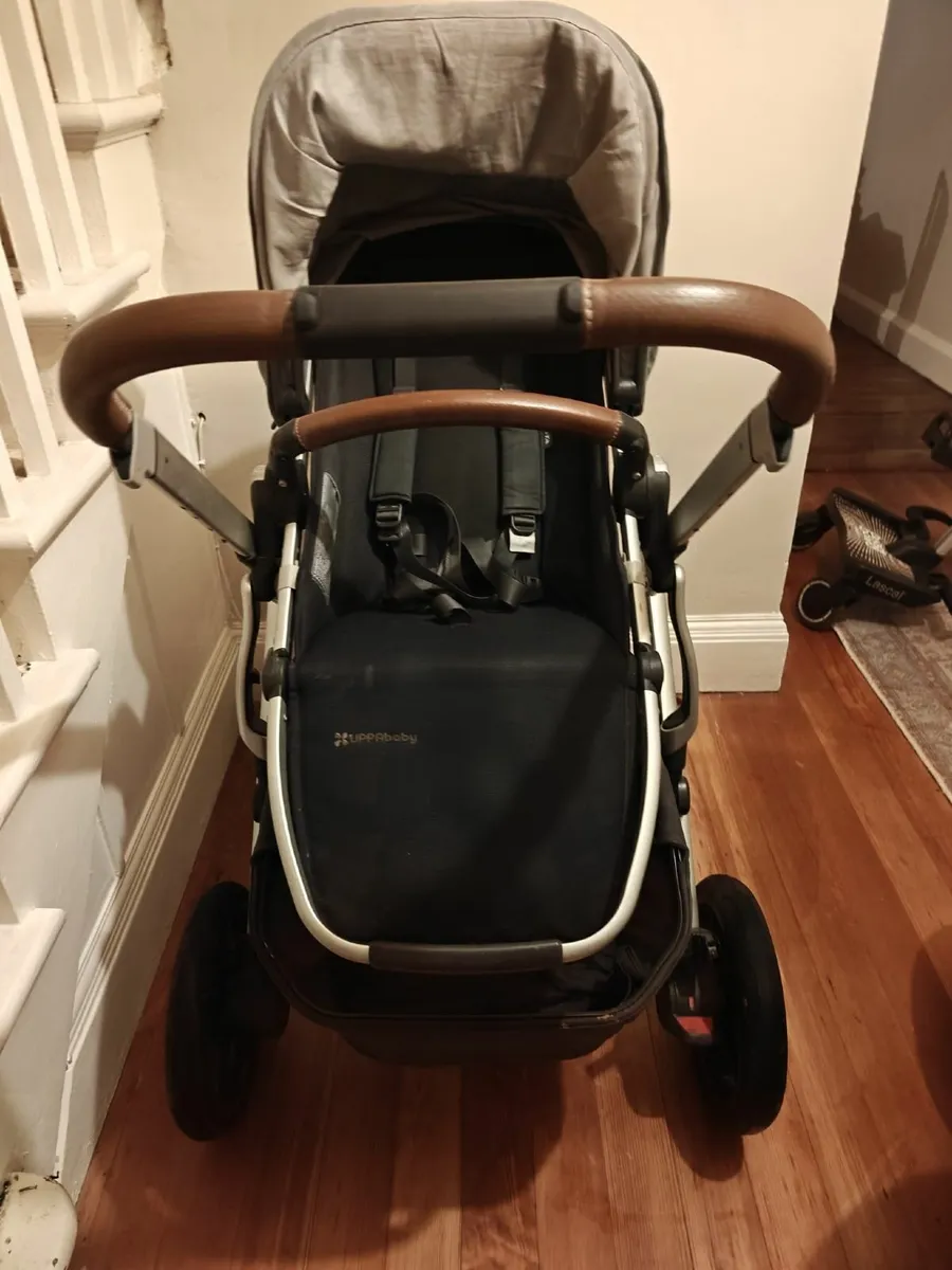 Uppababy VistaV2 Complete Cot Stroller and Car set - Image 3