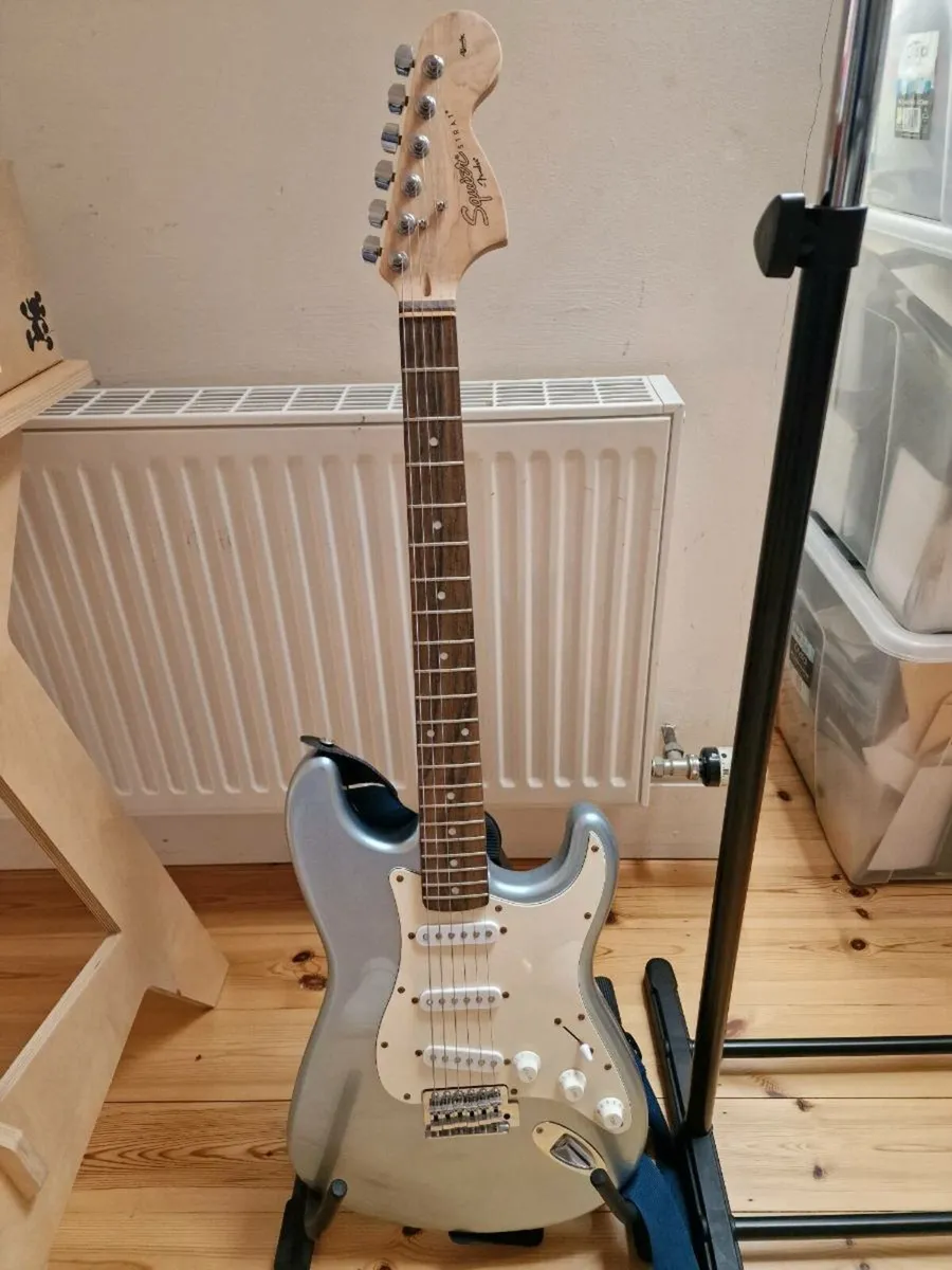 Fender Squire Stratocaster - Image 1