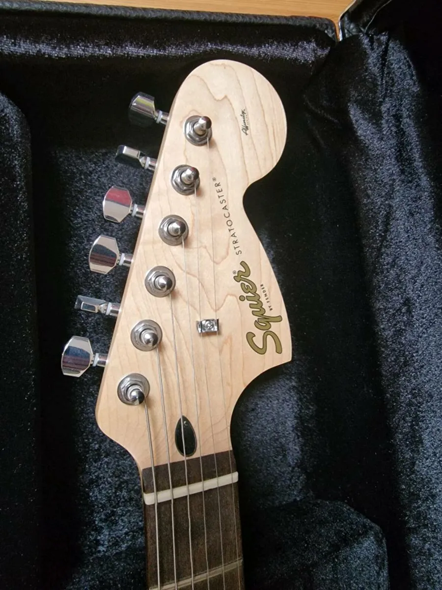 Fender Squire Stratocaster - Image 4
