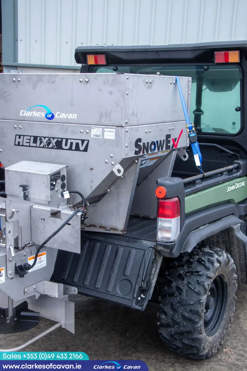 New Snowex Helixx 121 Salt Spreader - Image 2