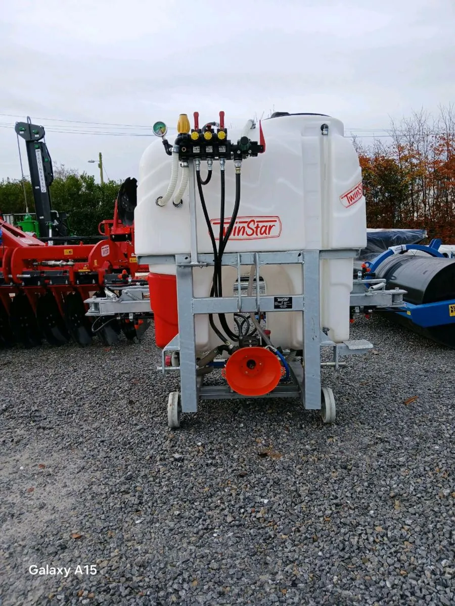 TWIN STAR SPRAYERS. - Image 1