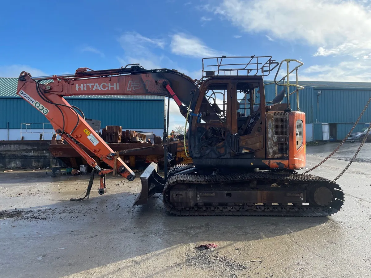 Hitachi ZX135US-6 Dismantling - Image 2