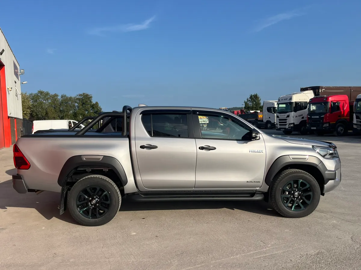 2025 Toyota Hilux  Invicible X Auto Double Cab - Image 3