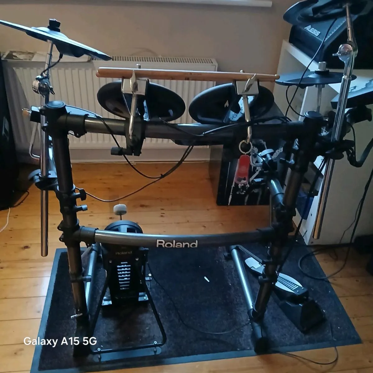 Electric drum kit and speaker. - Image 3