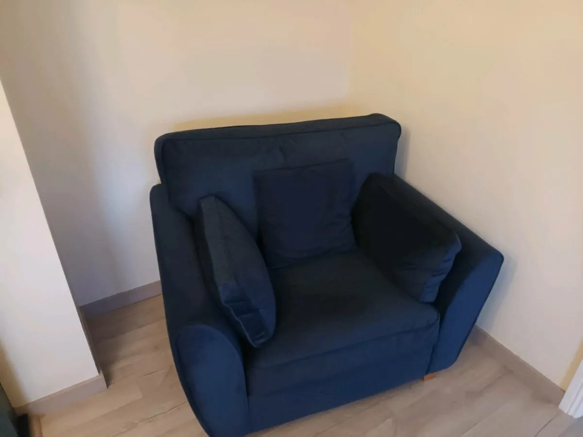 Suite of furniture - Image 1