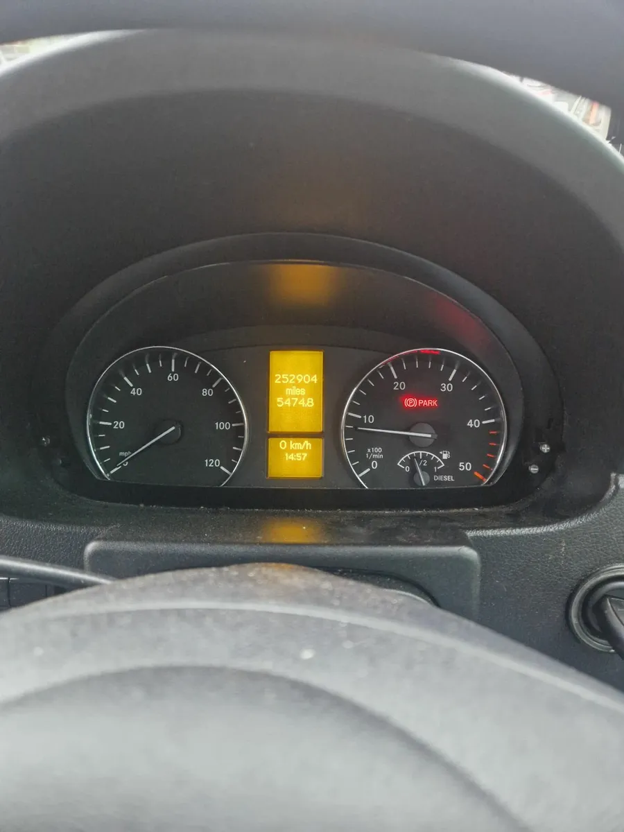 Mercedes-Benz Sprinter 2015 - Image 2