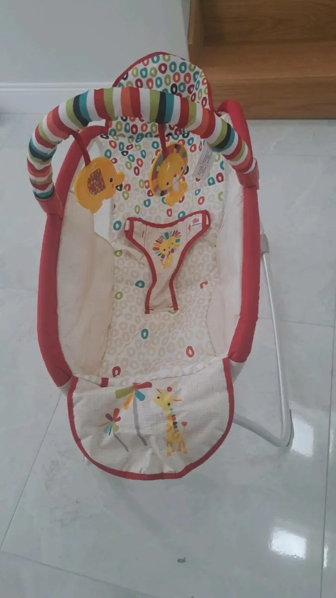 Bright Starts foldable crib - Image 4