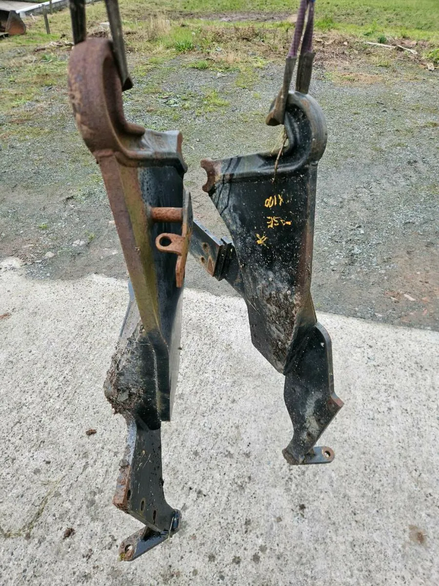 Case mx100c mc115 loader brackets - Image 1