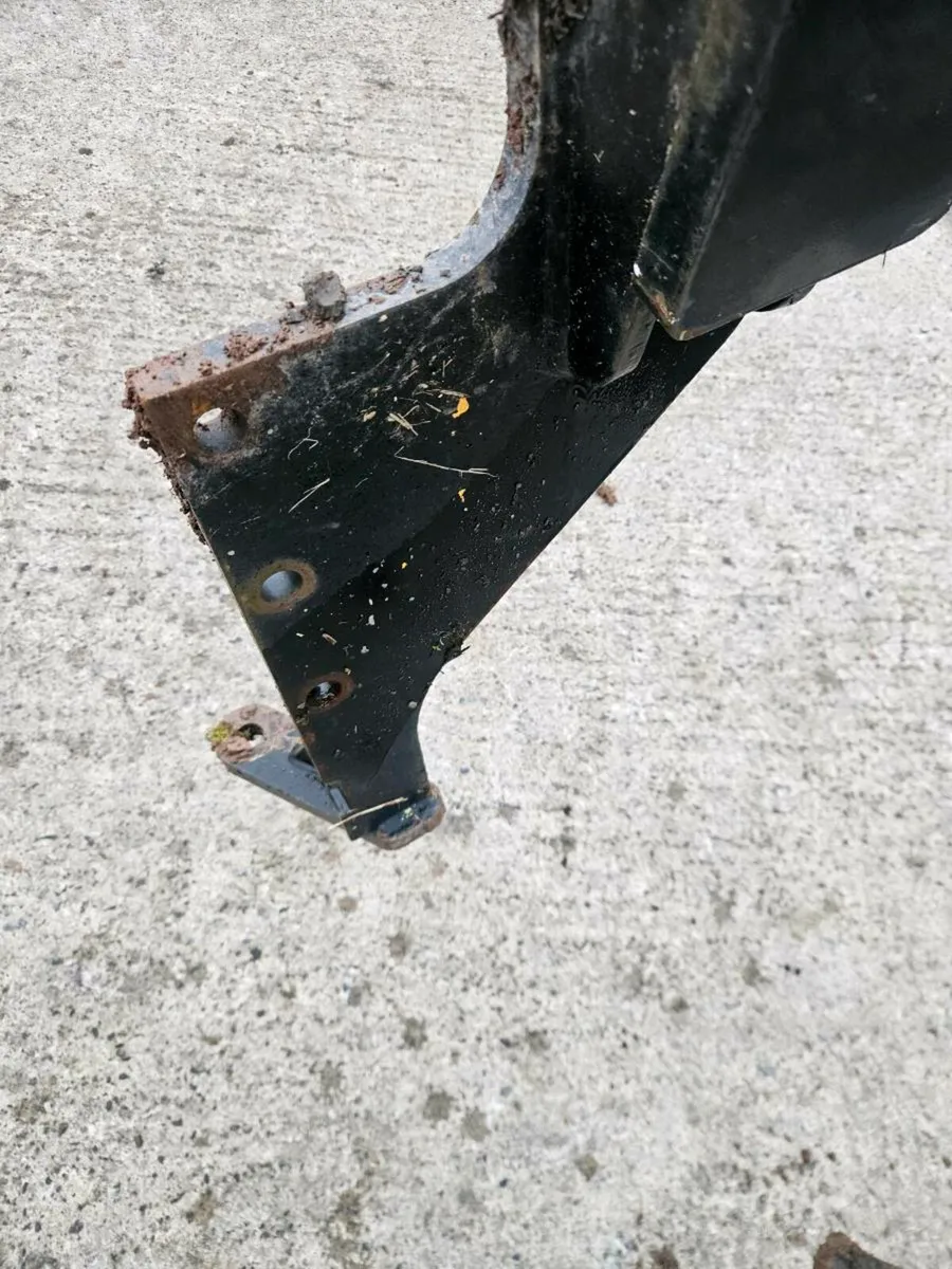 Case mx100c mc115 loader brackets - Image 4