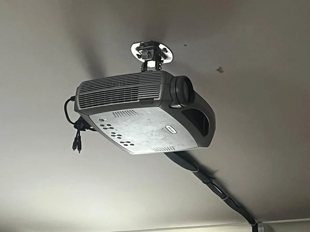 Home entertainment system - Image 1