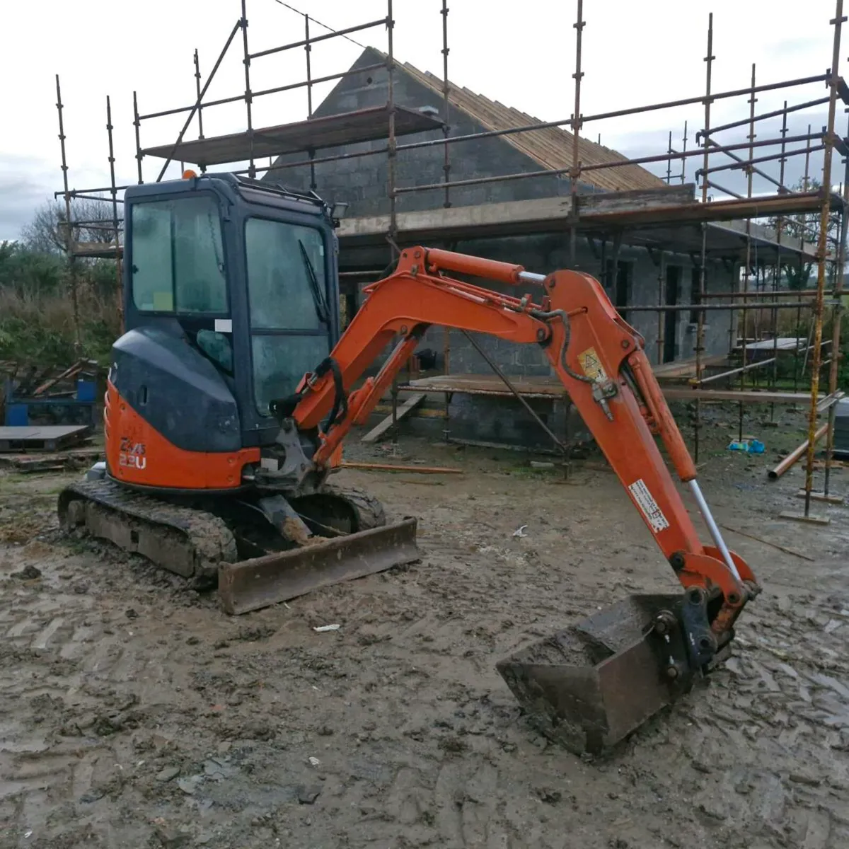 2.2 ton and 2.7 ton Hitachi mini digger No Vat - Image 2