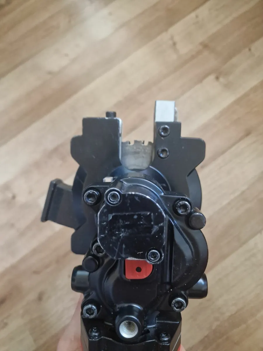 Hilti NRC 6-22 Cordless rebar cutter - Image 3