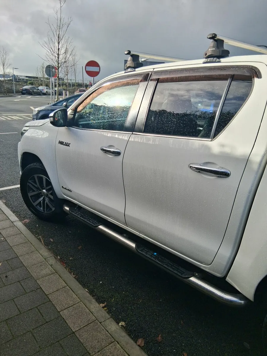 Toyota Hilux Invincible 2018 - Image 2