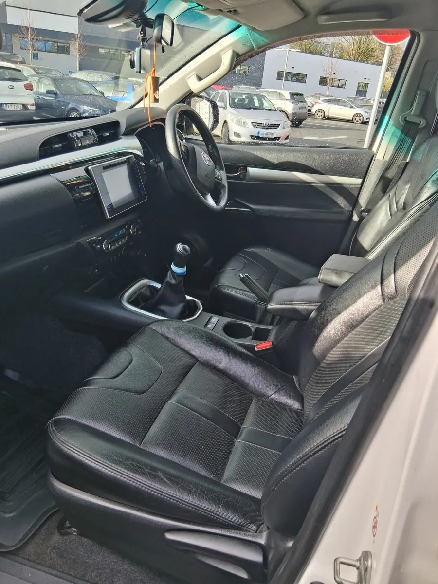 Toyota Hilux Invincible 2018 - Image 3