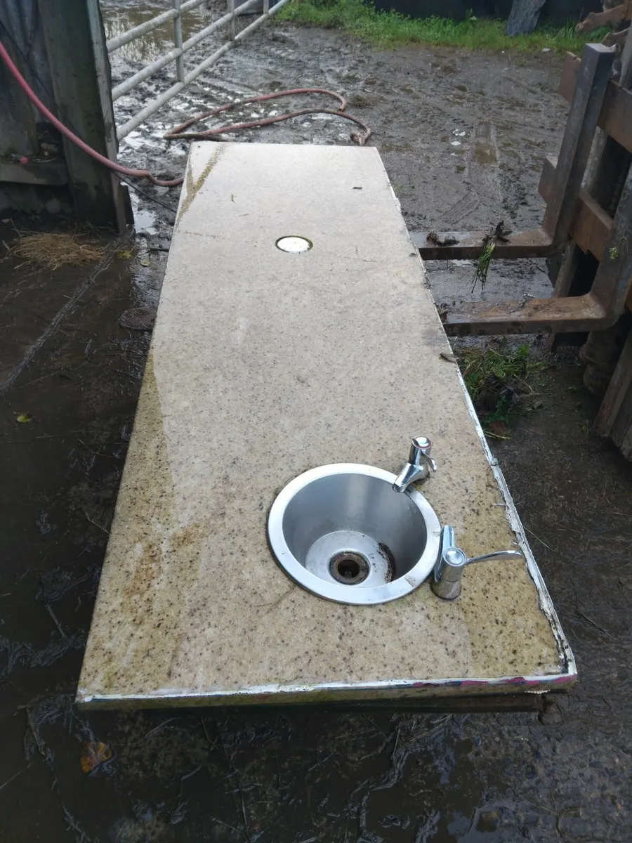 Solid granite counter - Image 1