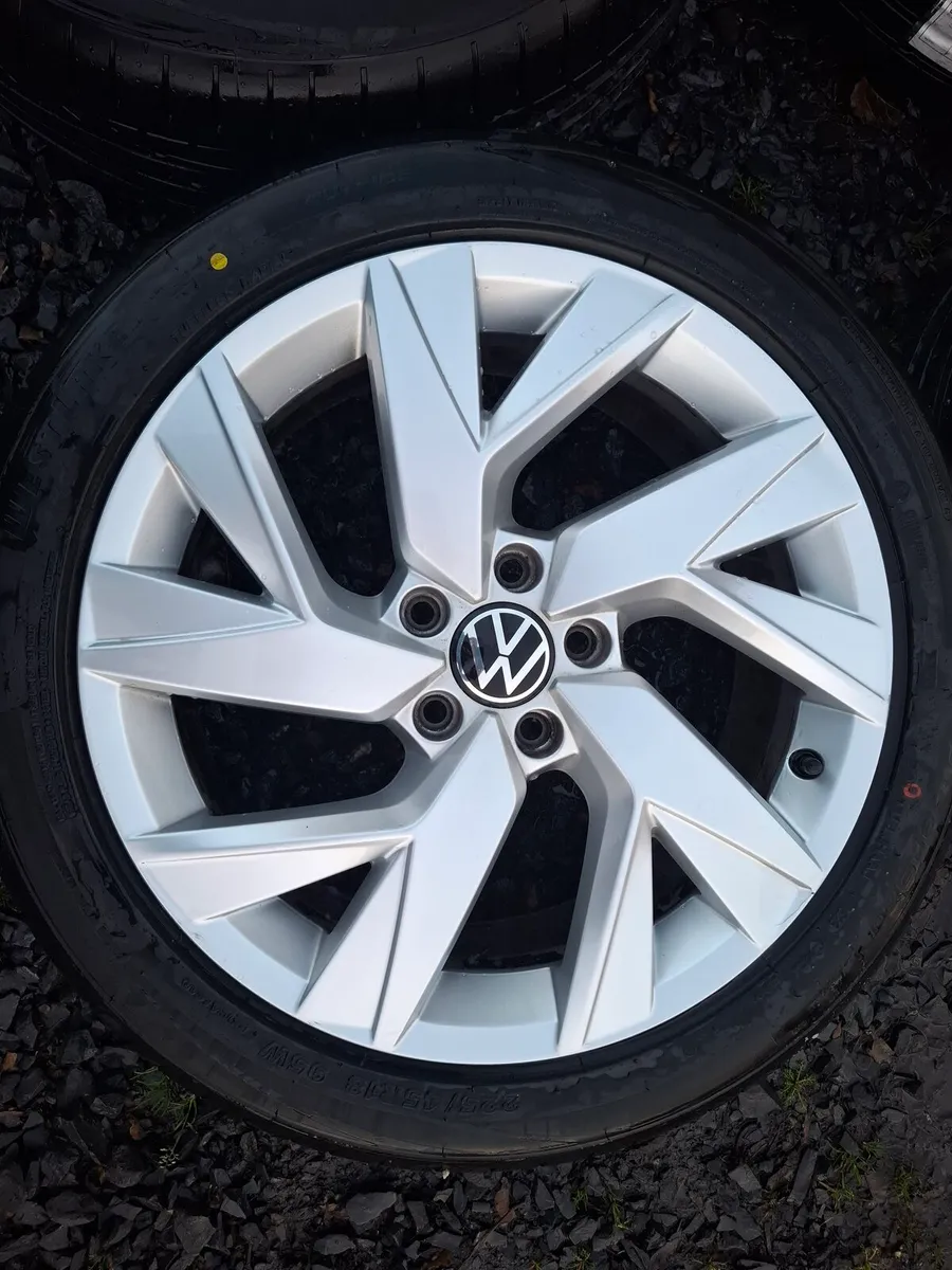 18" Genuine Vw Alloys with tyres - Image 1