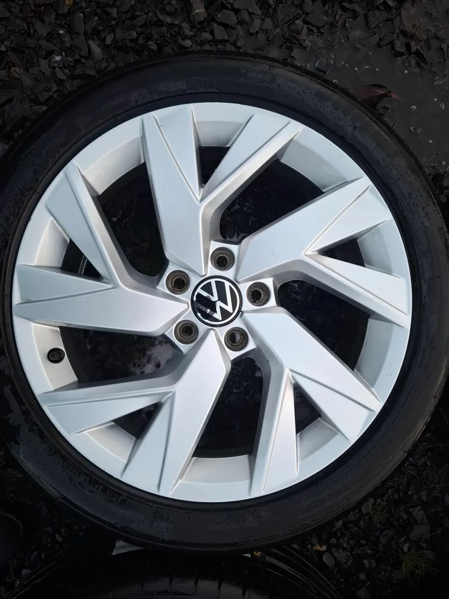 18" Genuine Vw Alloys with tyres - Image 3