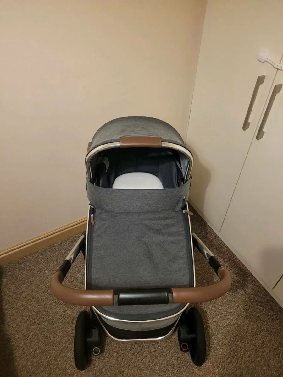 Maxi Cosy Adorra Luxe Travel System - Image 2