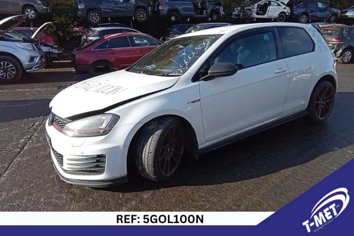 2013 VOLKSWAGEN GOLF BREAKING FOR PARTS - Image 1