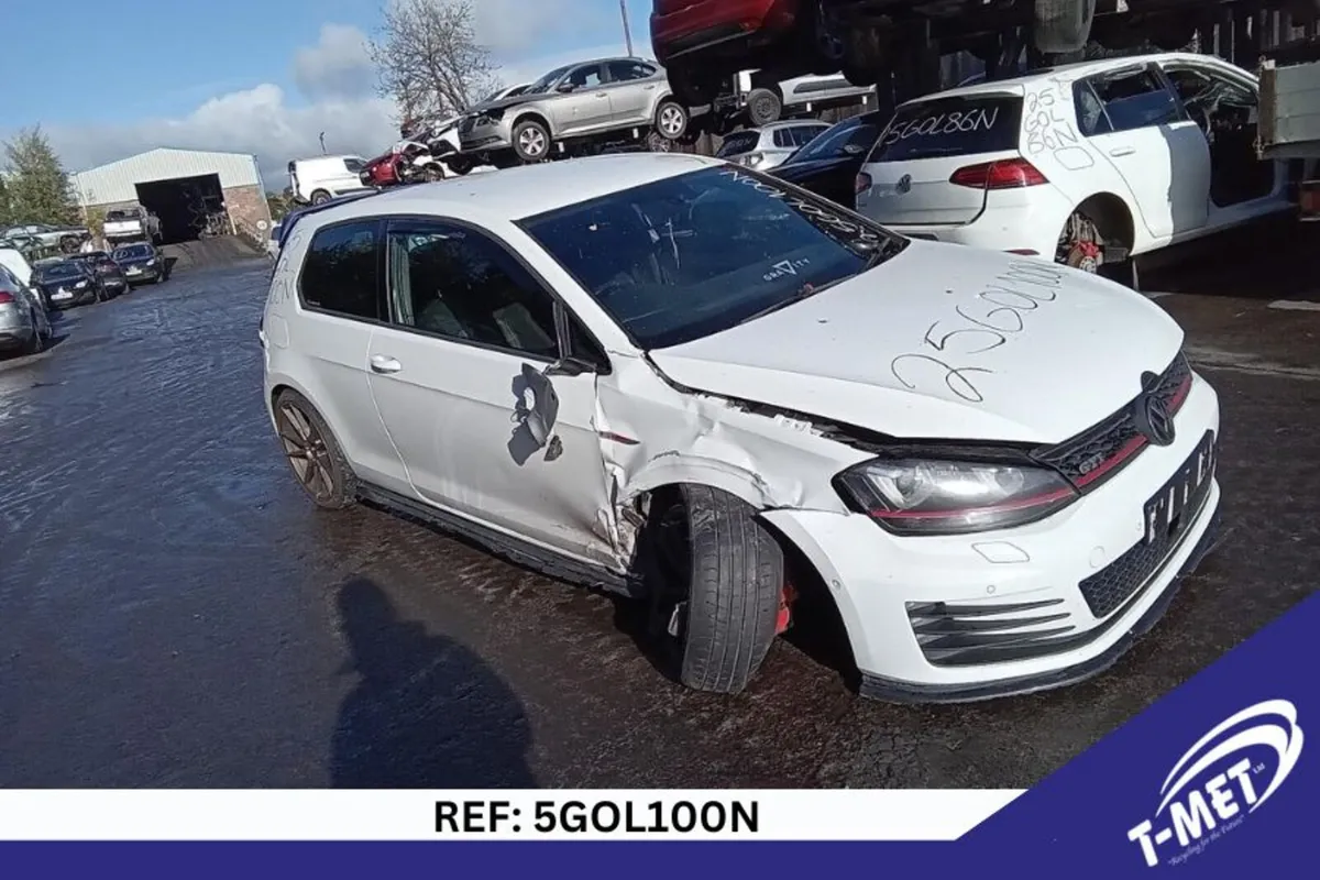 2013 VOLKSWAGEN GOLF BREAKING FOR PARTS - Image 3