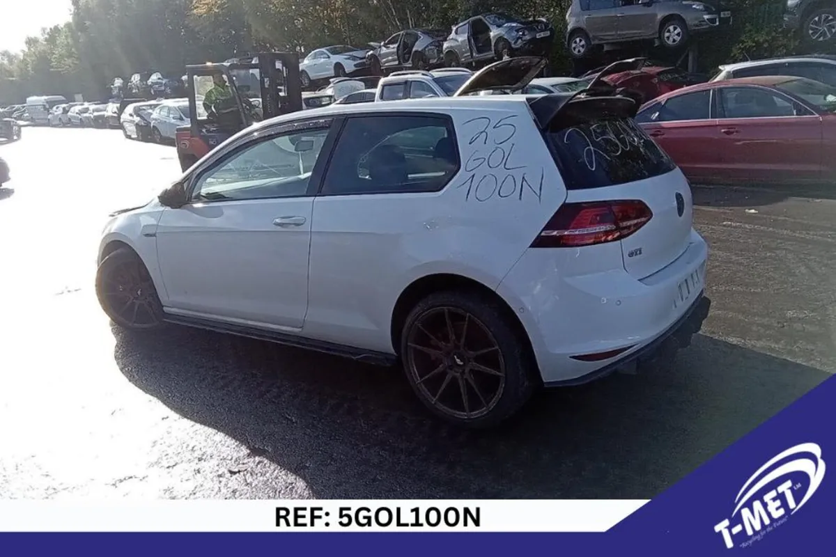 2013 VOLKSWAGEN GOLF BREAKING FOR PARTS - Image 4