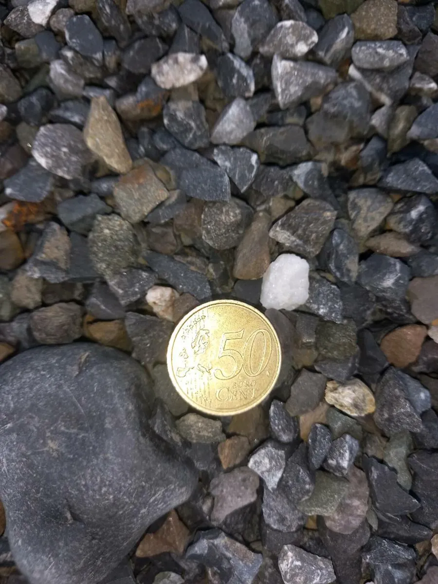 Stone  Sand Chippings  Topsoil - Image 3