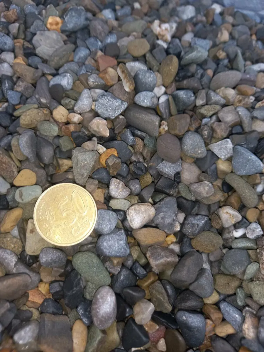 Stone  Sand Chippings  Topsoil - Image 4