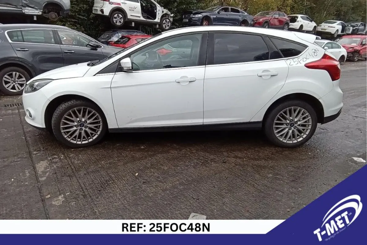 2013 FORD FOCUS BREAKING FOR PARTS - Image 2