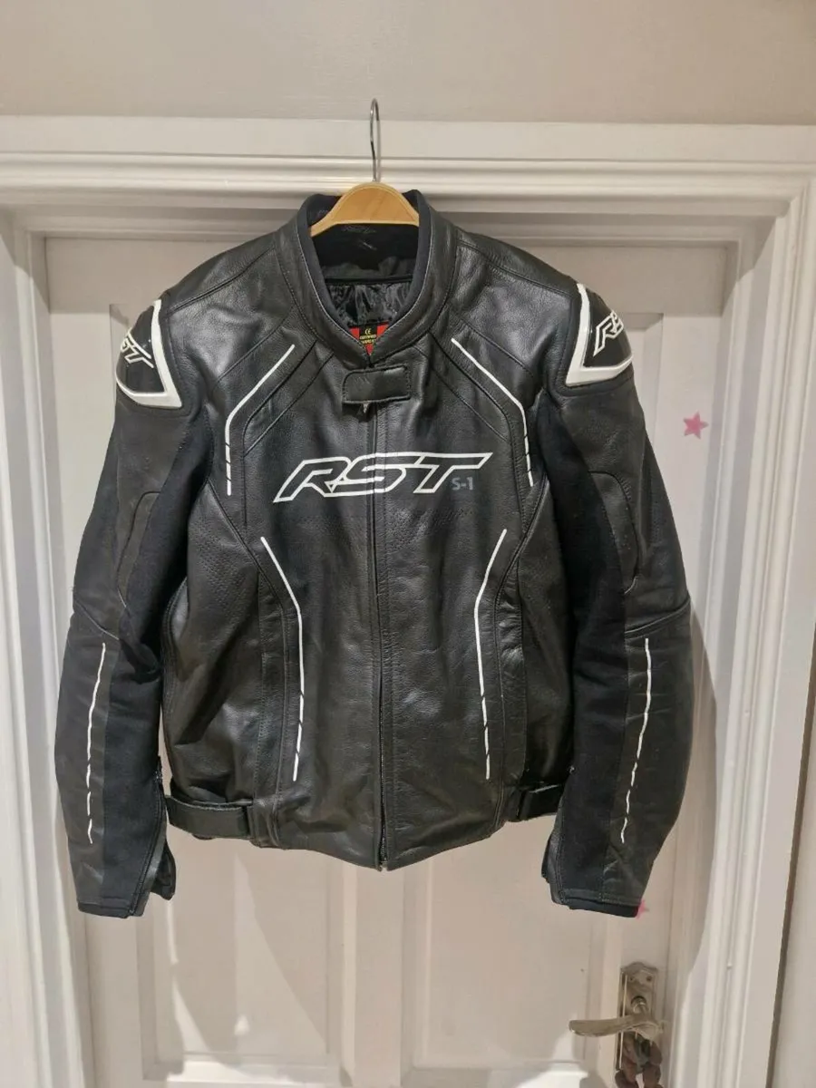 Motorbike Gear & Clothing - Image 1
