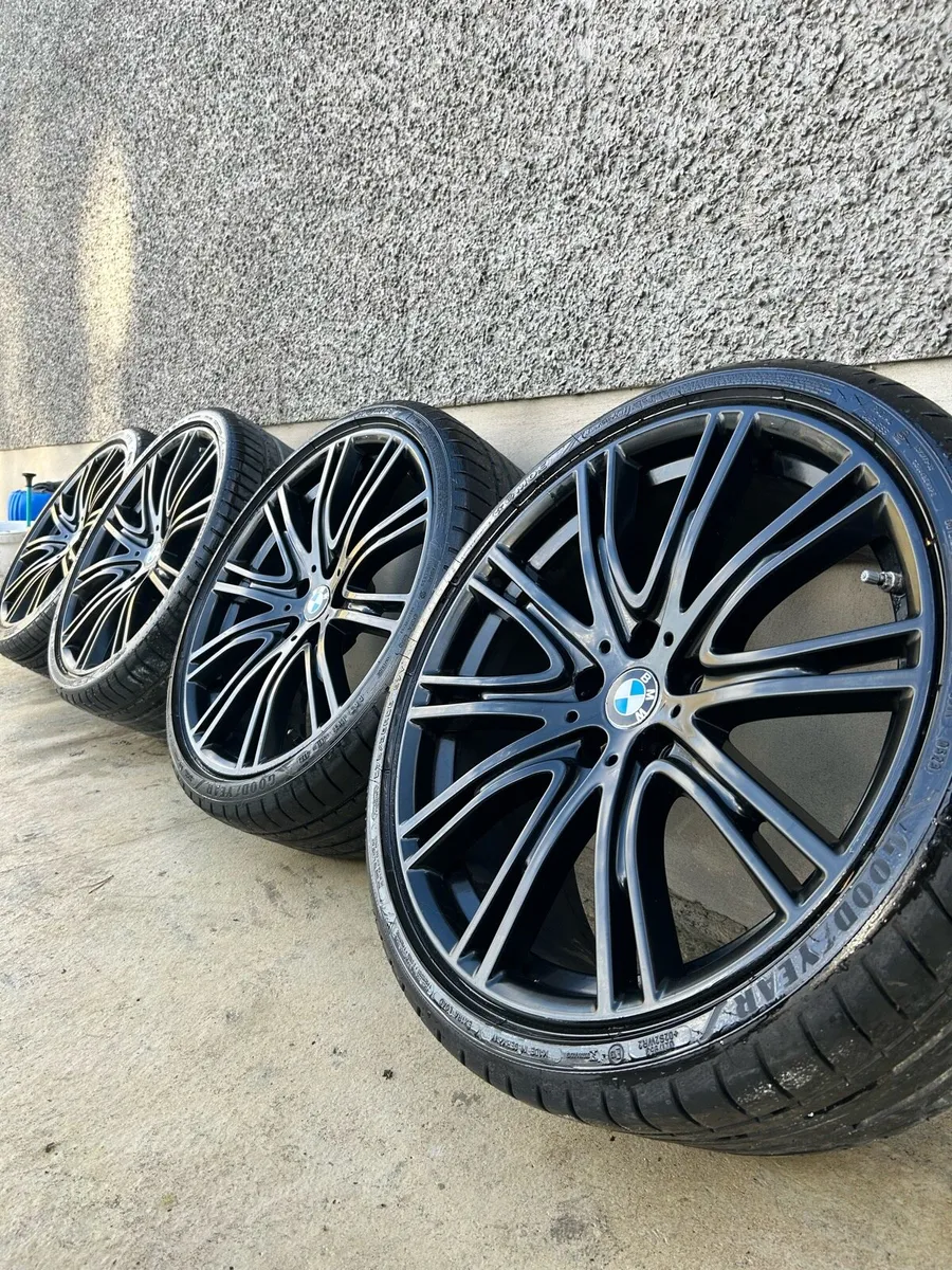 20” GENUINE BMW 5 SERIES ALLOY WHEELS & TYRES - Image 1