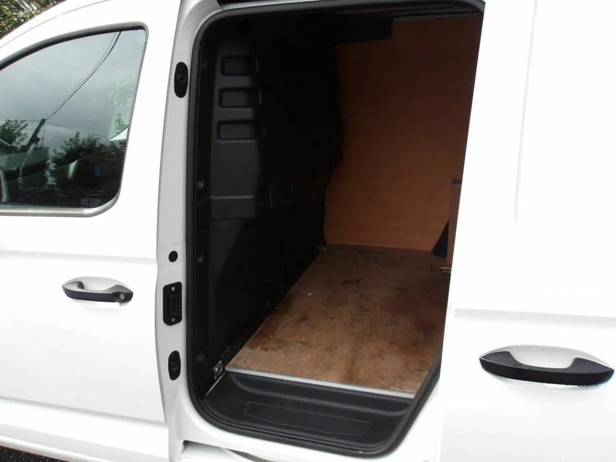 Volkswagen Caddy CARGO 2.0 TDI 6SPEED *PRICE VAT* - Image 4