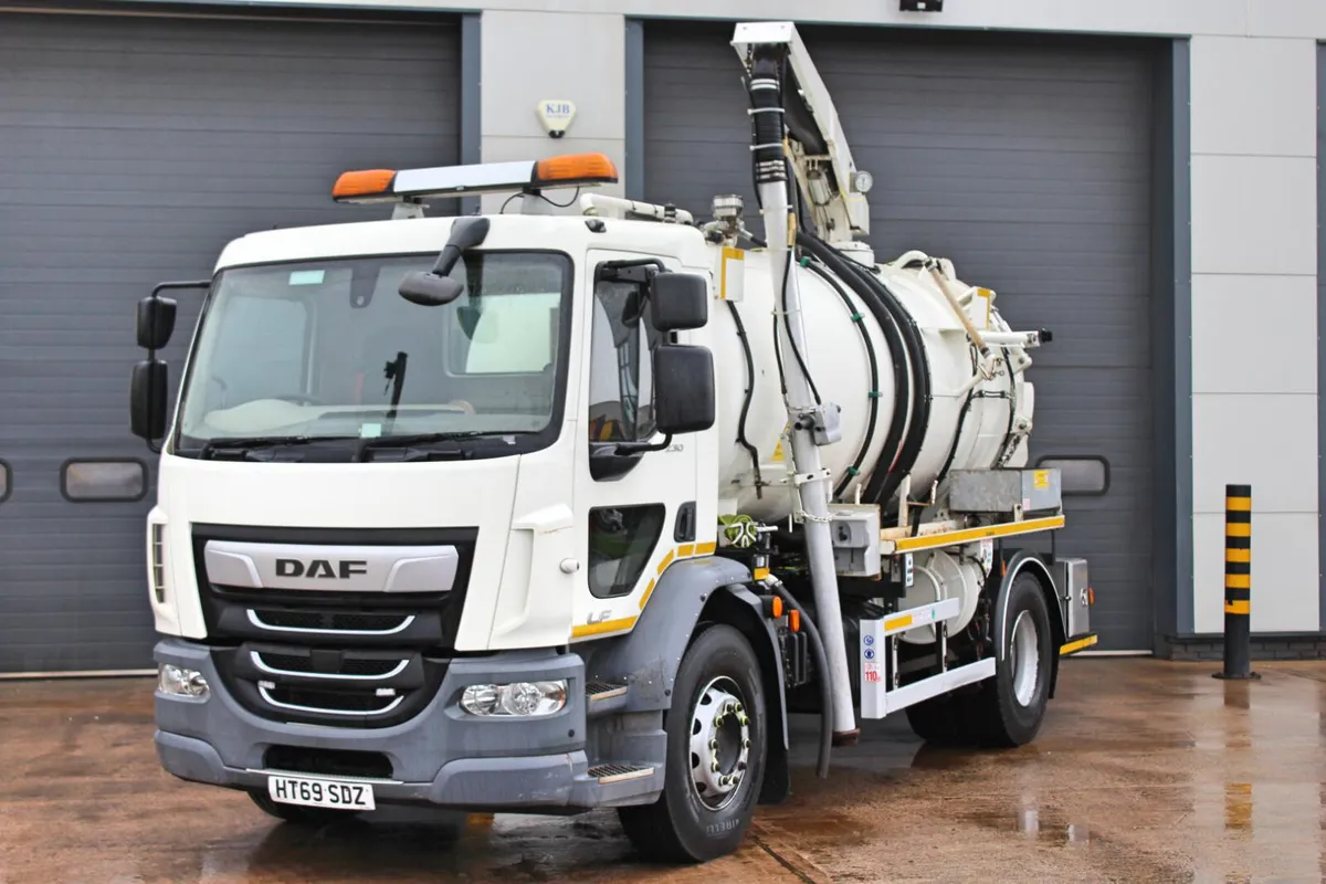 2020 (69) DAF LF 230 4X2 VACUUM TANKER (EURO 6) - Image 1