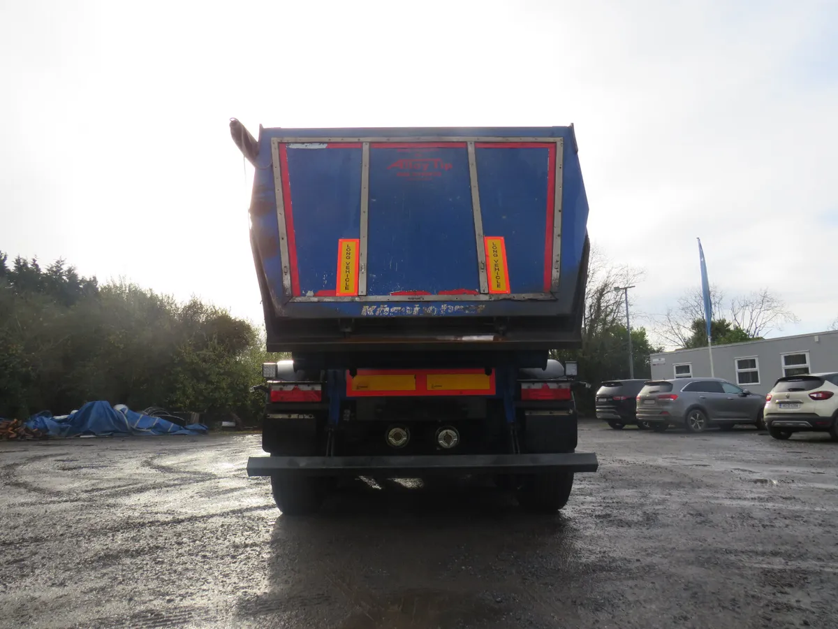 Insulated Tipping Trailer - Image 4