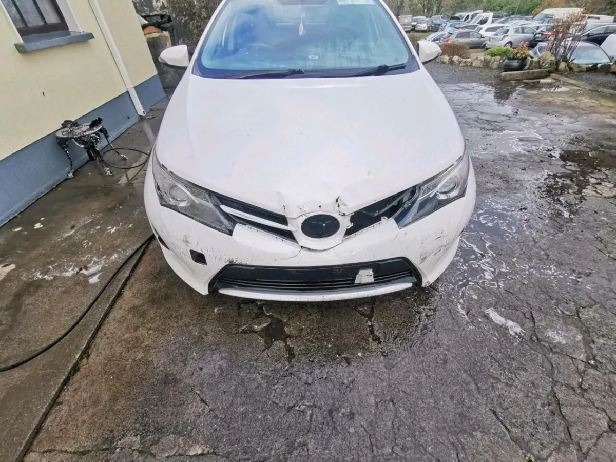 15 Toyota Auris Van 1.4d4d - Image 3