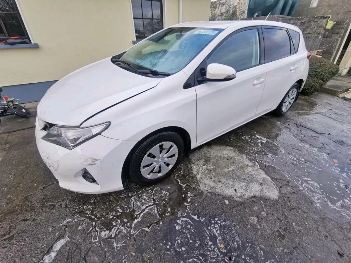 15 Toyota Auris Van 1.4d4d - Image 1