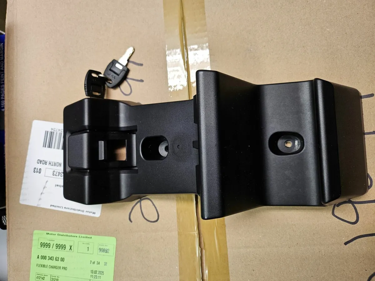 Mercedes benz genuine car charger - Image 4