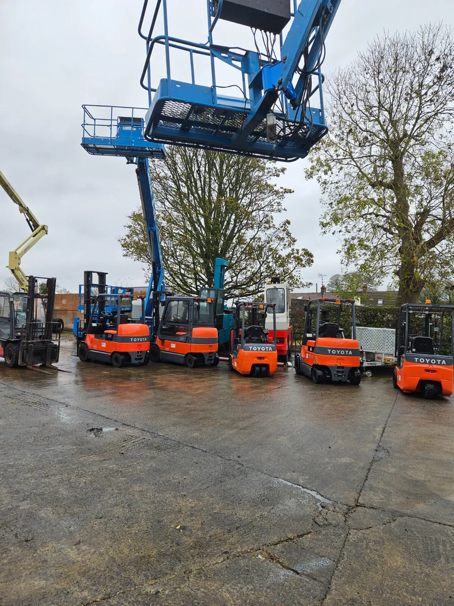 Forklifts Forklifts Forklifts - Image 3