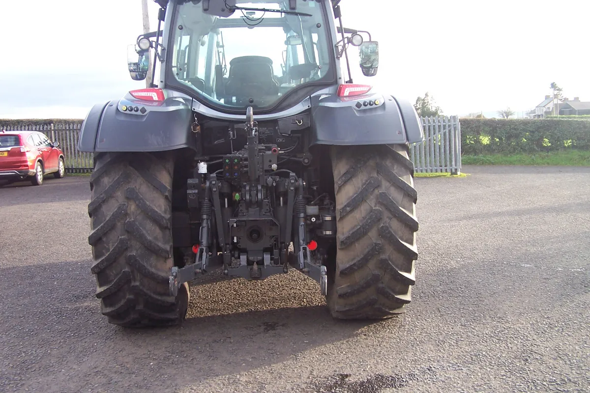 2018 Valtra N124 C/W Valtra G45 Frt Loader - Image 4