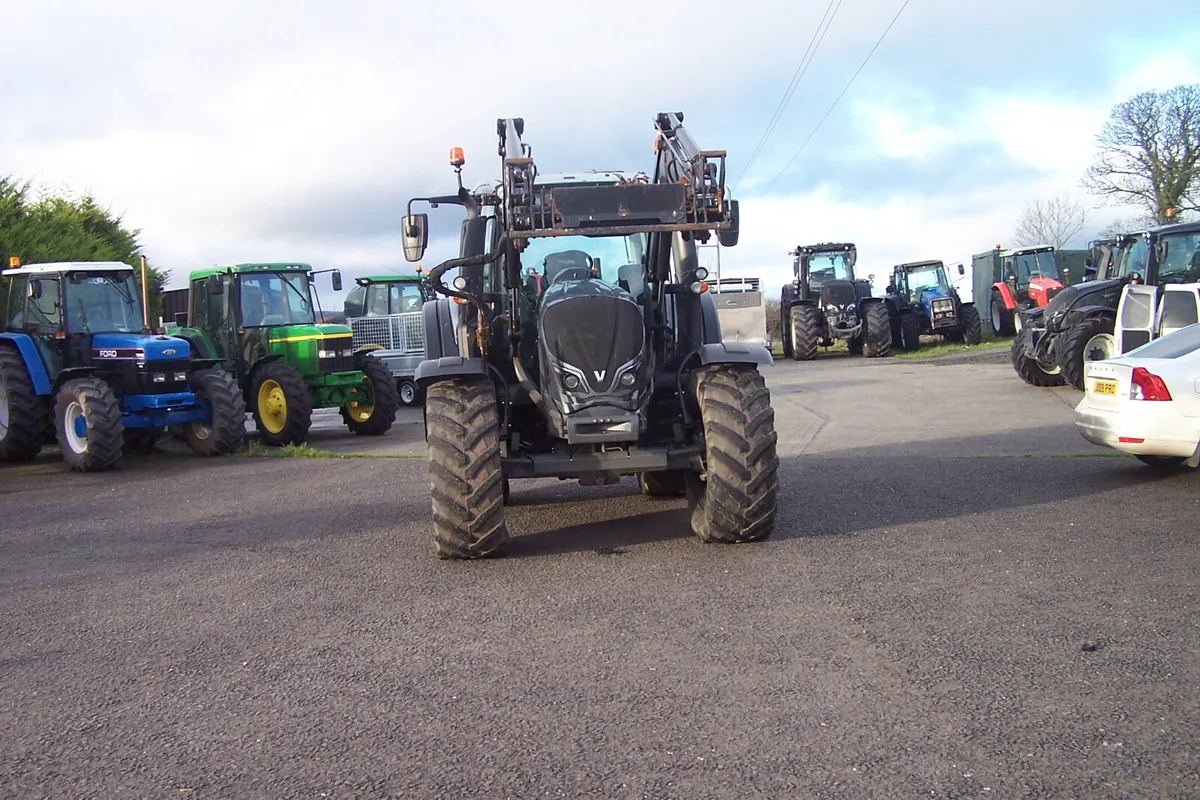 2018 Valtra N124 C/W Valtra G45 Frt Loader - Image 2