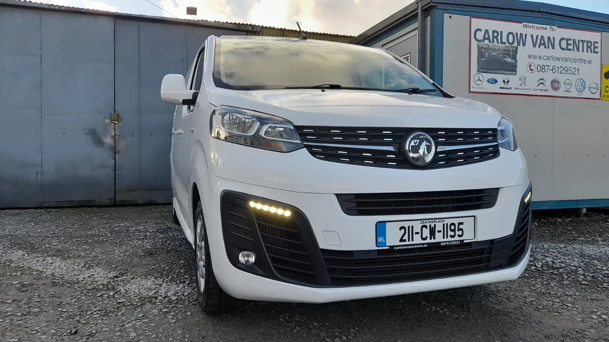 211 Vauxhall Vivaro 1.5 d 120 sport - Image 3