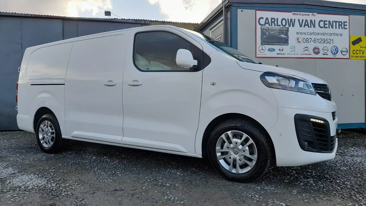 211 Vauxhall Vivaro 1.5 d 120 sport - Image 1