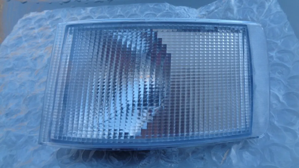 Boxer mk1 front left & right side light lens - Image 1