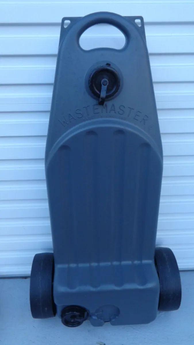 New Waste-master 38 litre water carrier with cover - Image 1