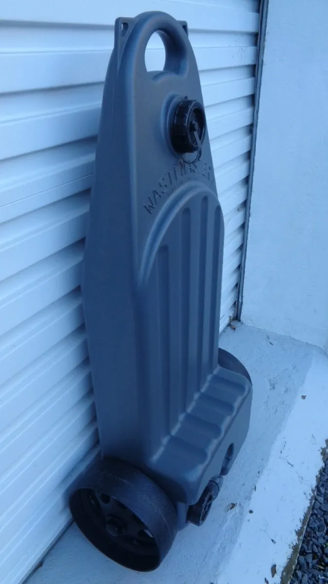 New Waste-master 38 litre water carrier with cover - Image 2