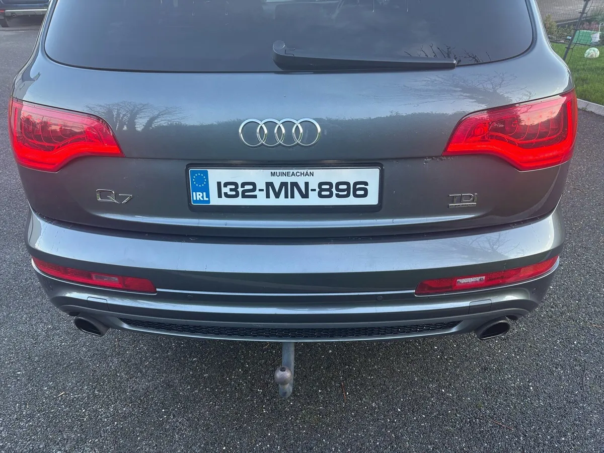 Audi Q7 S-Line Crew Cab - Image 3