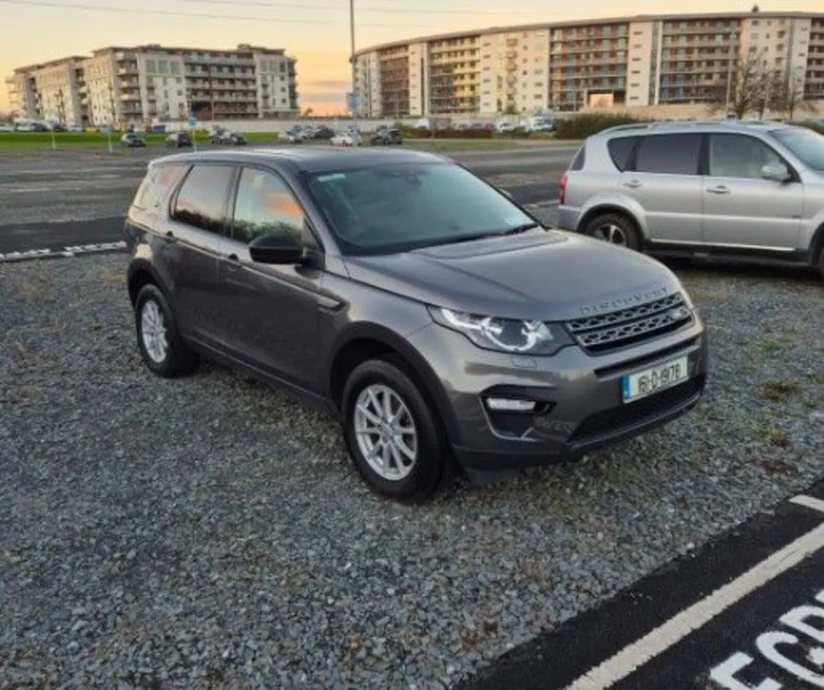 2016 Land Rover Discovery,  New Eng. with Warranty - Image 1