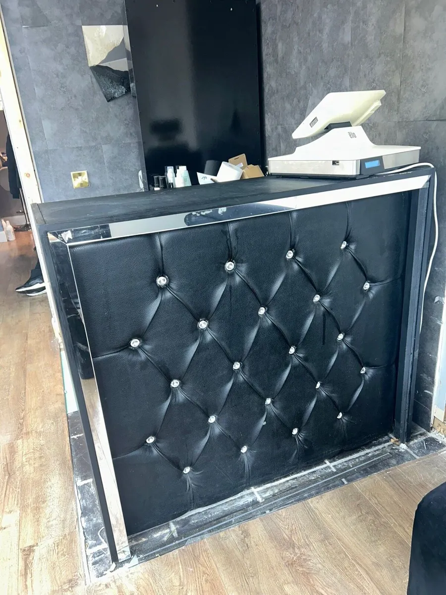 Salon furniture - Image 1